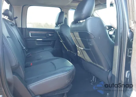 2018 Ram 2500 Laramie 4X4 6'4 Box z USA, uszkodzony, nr VIN 3C6UR5FL3JG237382